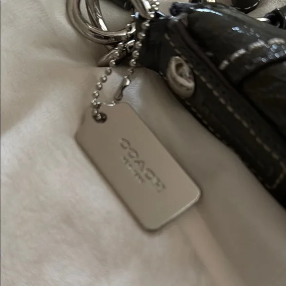 Coach Black Leather Shoulder Bag with Adjustable Strap - Picture 3 of 5